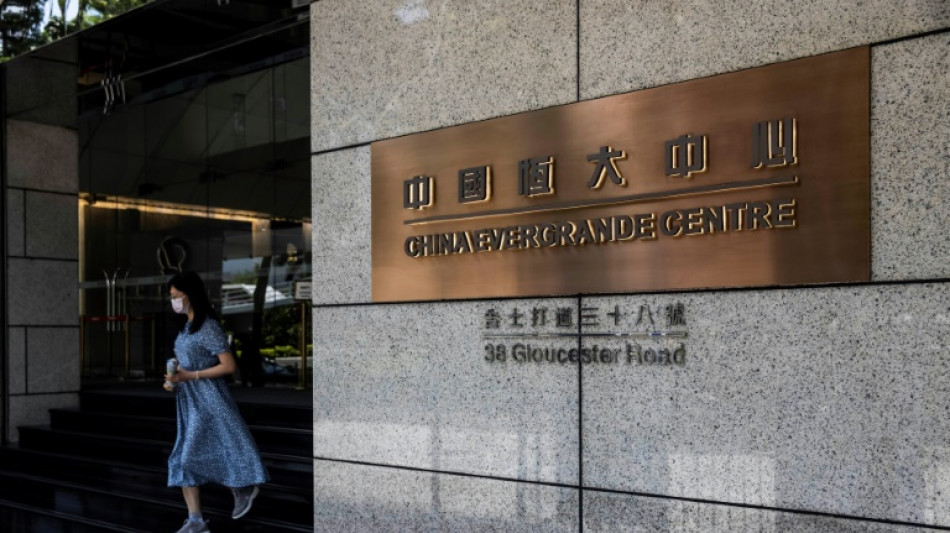 Gigante inmobiliario chino Evergrande se desploma el d&iacute;a de su vuelta a bolsa