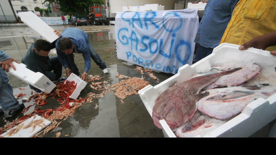 Armatori siciliani pesca, interventi insufficienti, via a sciopero fiscale