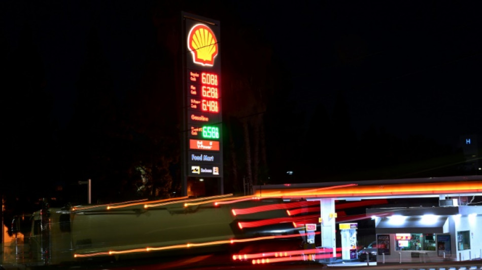 Los precios de petr&oacute;leo caen m&aacute;s de un 5% por temor sobre la demanda China