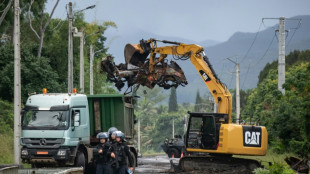Nouvelle-Cal&eacute;donie : vaste op&eacute;ration de d&eacute;blayage et prolongation du couvre-feu