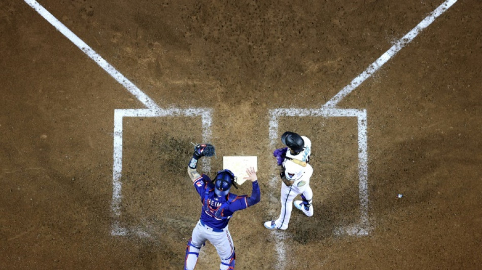 Los Rangers vencen a los D'Backs 5x0 y se coronan en la Serie Mundial de b&eacute;isbol