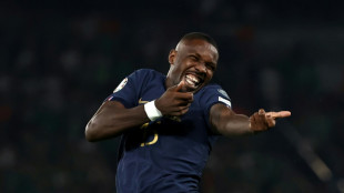 Foot: les Bleus re&ccedil;us 5 sur 5 et tr&egrave;s proches de l'Euro