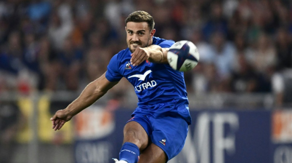 XV de France: Les Bleus, solides et appliqu&eacute;s, se d&eacute;font des Fidji