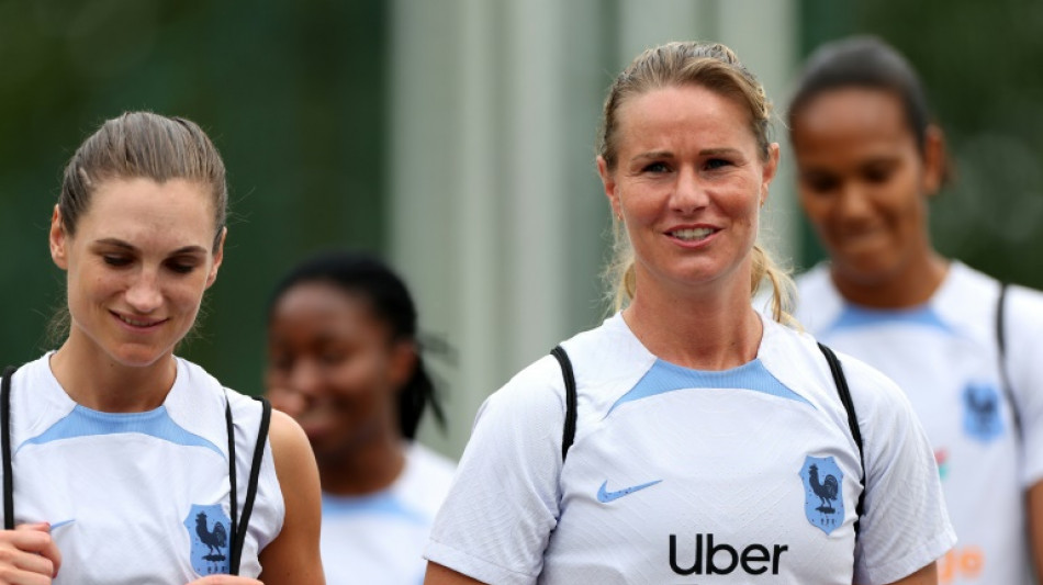 Foot: "Il n'y avait plus cette &eacute;tincelle" loin des Bleues, raconte Amandine Henry