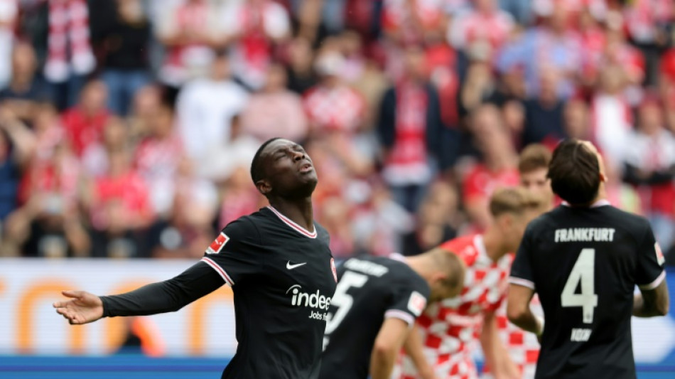 Foot: Randal Kolo Muani, qui souhaite rejoindre le PSG, s&egrave;che l'entra&icirc;nement avec Francfort