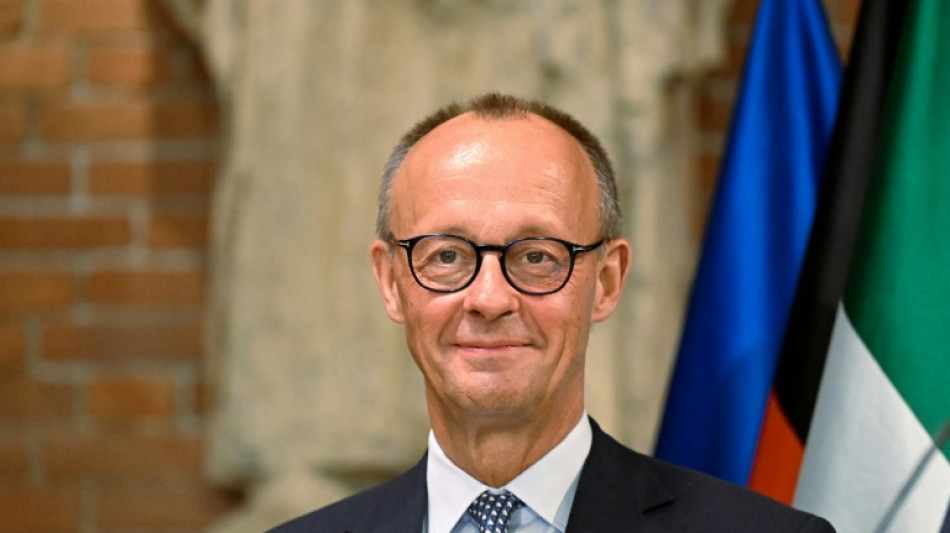 Merz fordert gesellschaftliche Debatte über Wehrdienst für Frauen