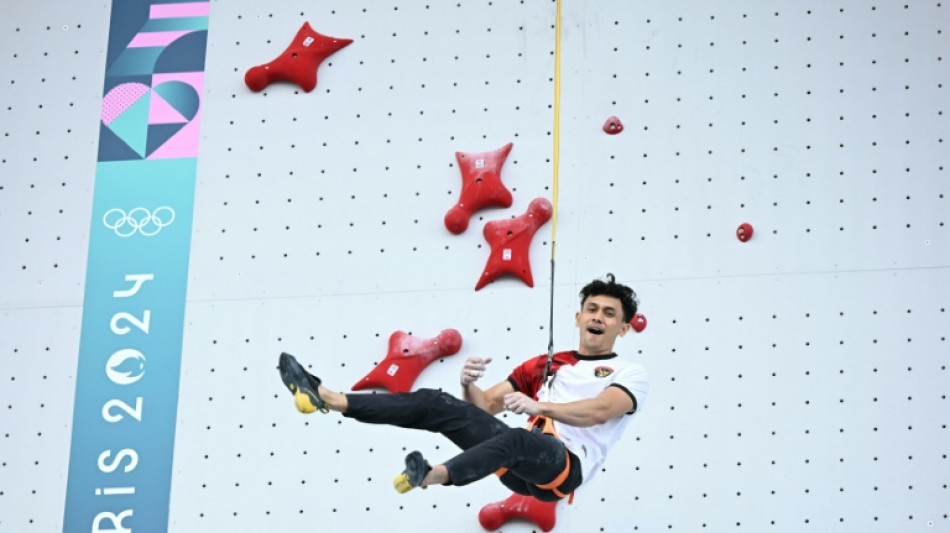 Indon&eacute;sio Veddriq Leonardo ganha medalha de ouro na escalada de velocidade