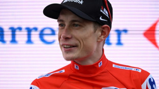 Parkplatz-Party: Improvisierte Siegerehrung für Vingegaard