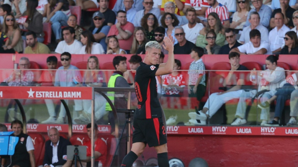 Dani Olmo sofre les&atilde;o na coxa e desfalcar&aacute; o Barcelona por 1 m&ecirc;s