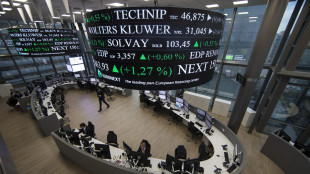 Borsa: l'Europa sui massimi a met&agrave; seduta, Milano +0,7%