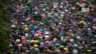 Zehntausende protestieren in Belgrad erneut gegen Waffengewalt und Regierung