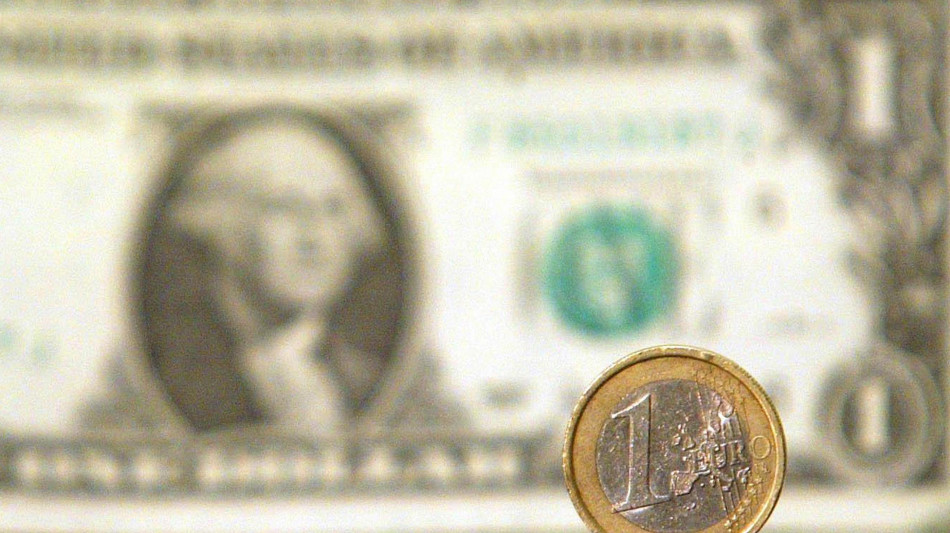 Euro in lieve rialzo sul dollaro, a quota 1,16