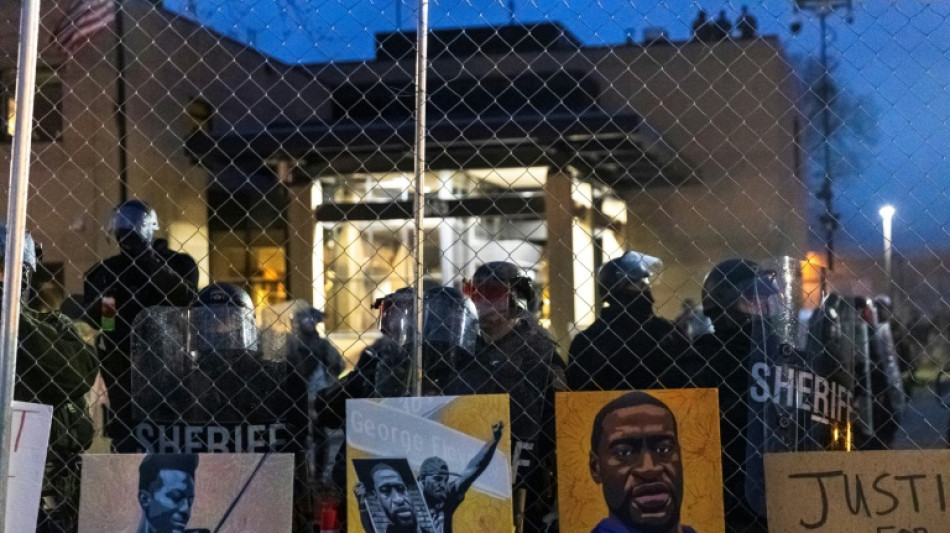 Un jurado de EEUU declara culpable a un polic&iacute;a blanco por la muerte de un joven negro