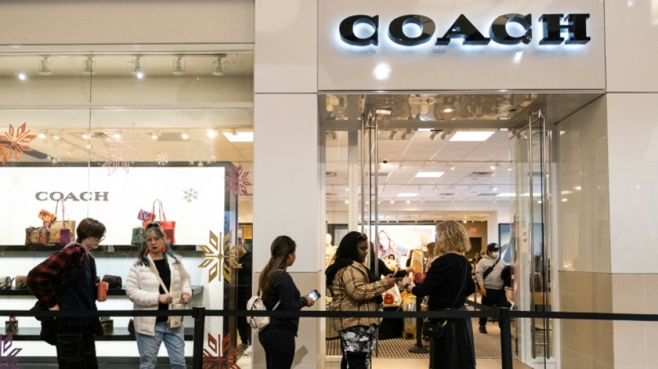 Tribunal dos EUA bloqueia fus&atilde;o bilion&aacute;ria na moda de luxo