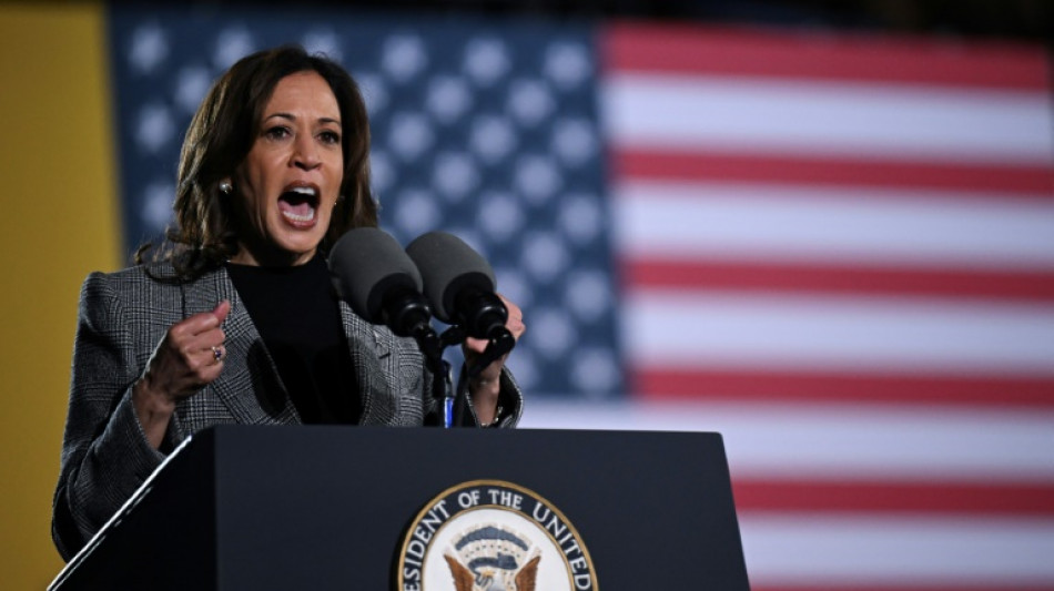 Harris prononce son r&eacute;quisitoire final &agrave; une semaine jour pour jour du vote