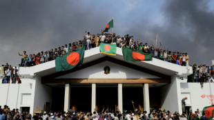 Bangladesh: la Premi&egrave;re ministre fuit en h&eacute;licopt&egrave;re, l'arm&eacute;e prend la main