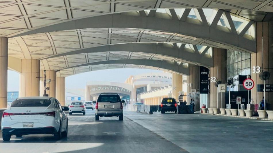 Douze morts dans une attaque imput&eacute;e aux Houthis contre l'a&eacute;roport de Ryad