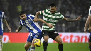 Sporting arranca empate nos acr&eacute;scimos contra o Porto (1-1) e segue vivo na luta pelo t&iacute;tulo