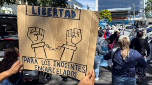 Vítimas da 'guerra' às gangues pedem fim do regime de exceção em El Salvador