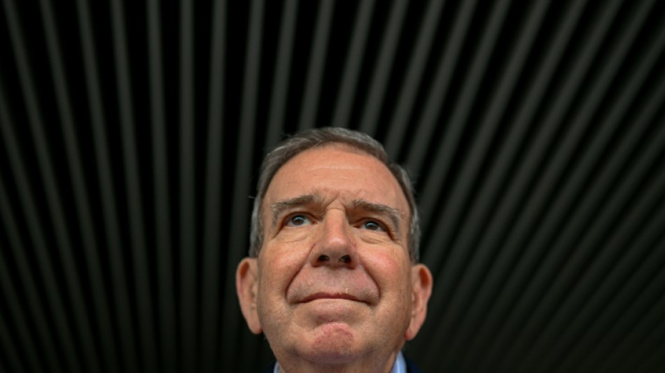 Venezuela: Gonz&aacute;lez Urrutia, candidat malgr&eacute; lui d&eacute;sormais en exil en Espagne
