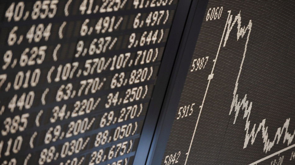 Borsa: Europa chiude in calo, Parigi +0,39%