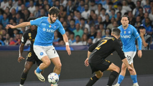 Kvaratskhelia double fires Napoli to win at Verona