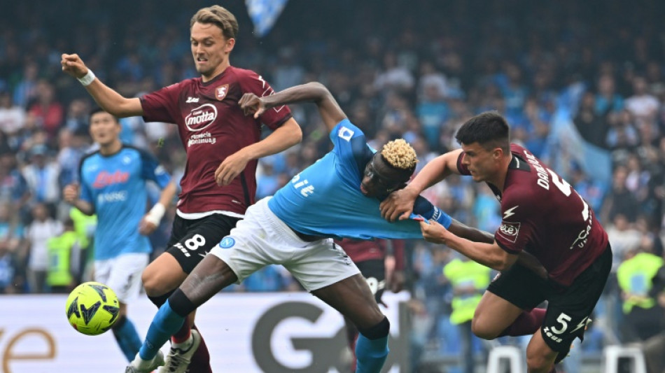 N&aacute;poles empata 1-1 con la Salernitana y aplaza la conquista del 'Scudetto'
