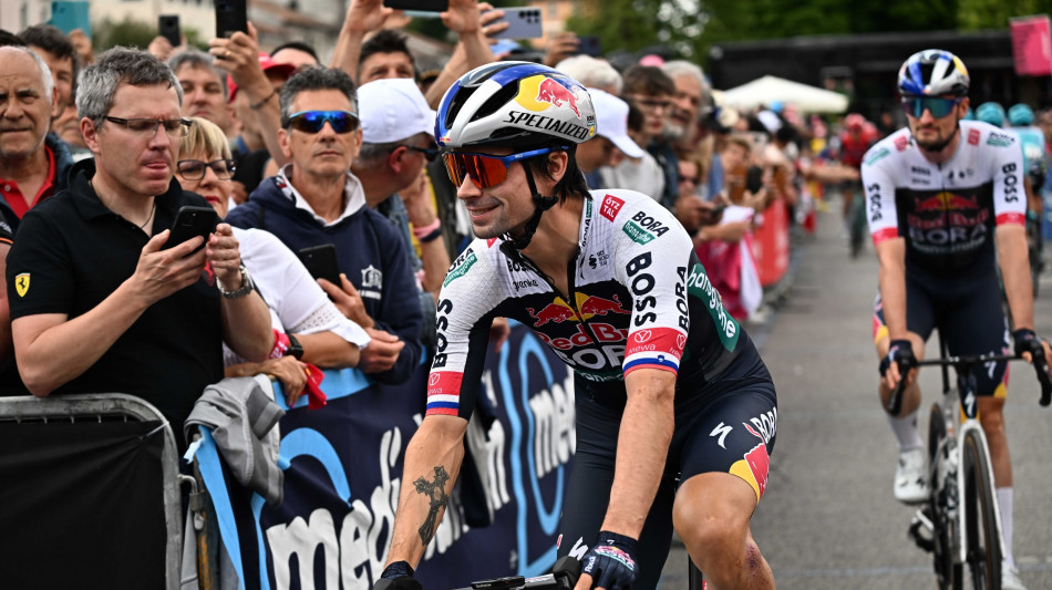 Giro: 16/a tappa; Roglic cade e si ritira