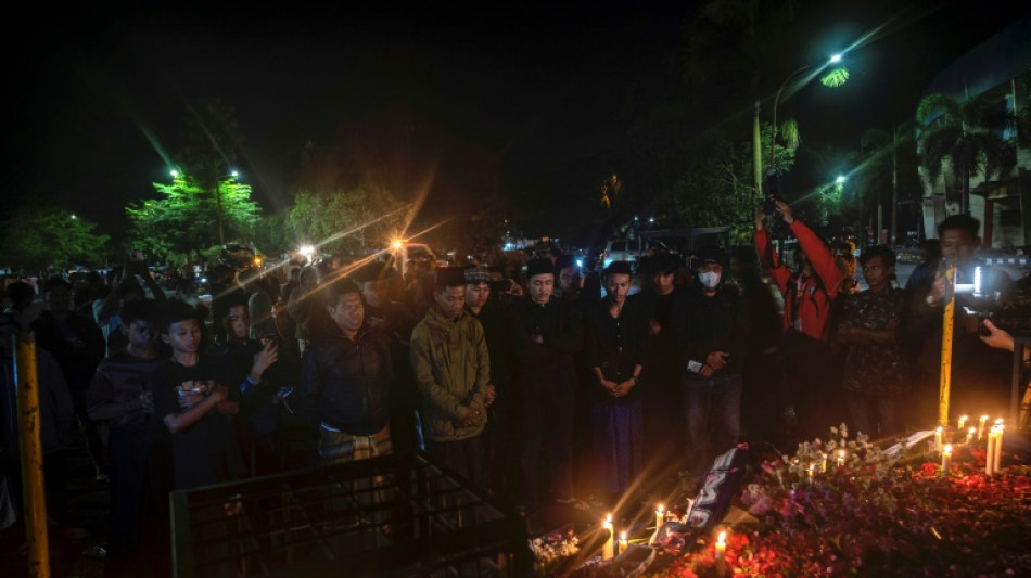 Aumenta la indignaci&oacute;n contra la polic&iacute;a de Indonesia tras la tragedia en el estadio de f&uacute;tbol
