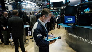 Wall Street finit divis&eacute;e sur une nouvelle perte hebdomadaire