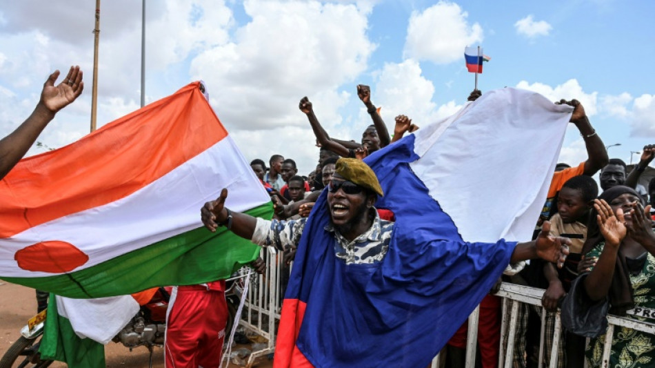 New Niger rally as deadline looms for French envoy's exit