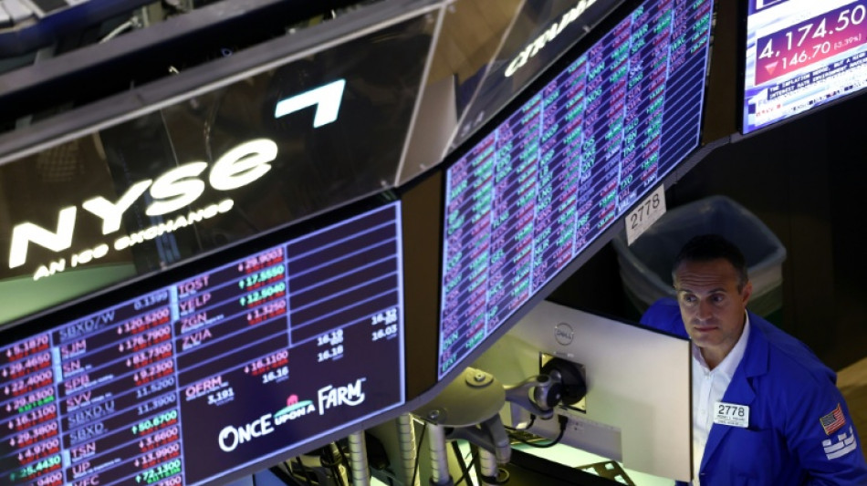 Wall Street cl&ocirc;ture en baisse, min&eacute;e par la glissade d'Alphabet