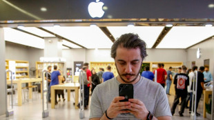 En Iran, casse-t&ecirc;te pour les utilisateurs d'iPhone, populaire mais banni