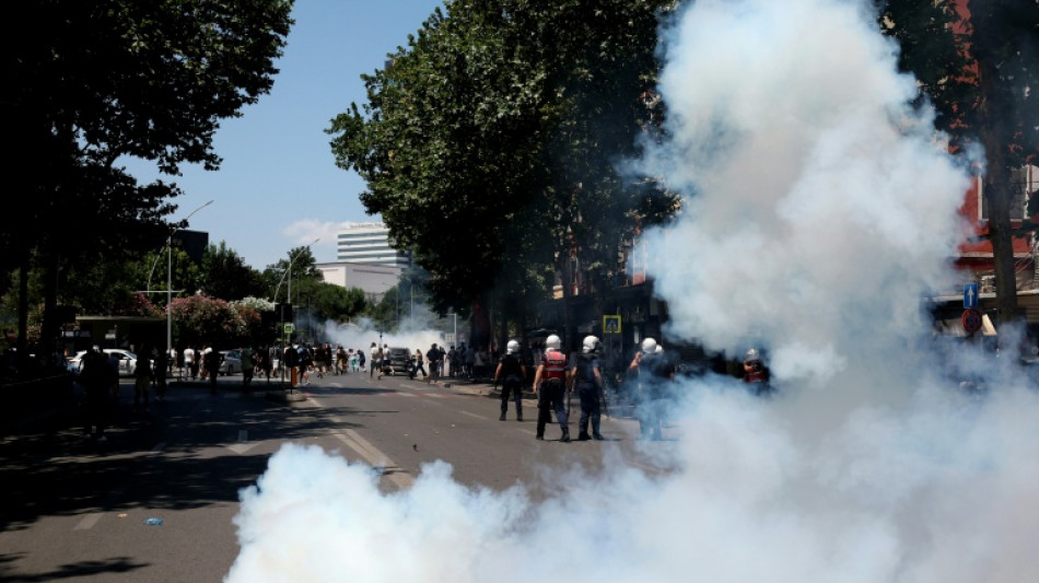 Milhares protestam na Alb&acirc;nia contra projeto tur&iacute;stico ligado a Ivanka Trump