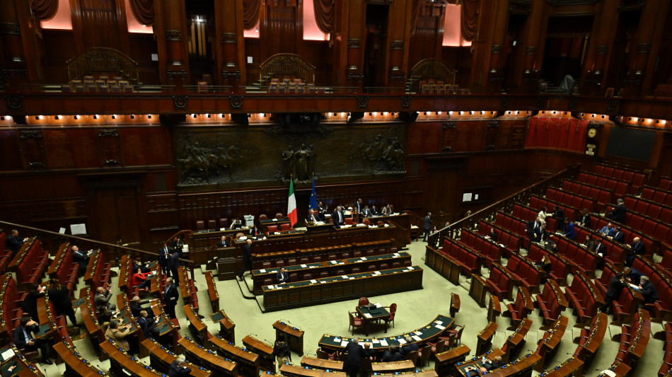 L'opposizione 'occupa' banchi governo in Aula durante l'esame del decreto sicurezza