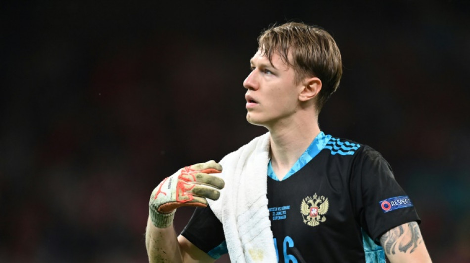 PSG sign Russian goalkeeper Safonov