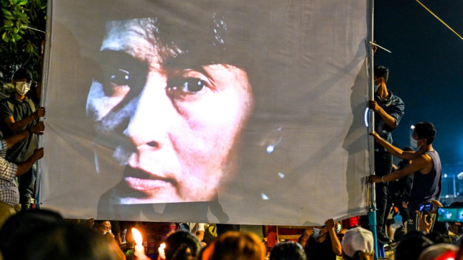 Birmanie: Aung San Suu Kyi condamn&eacute;e &agrave; 3 ans de prison pour violation de secrets d'Etat 