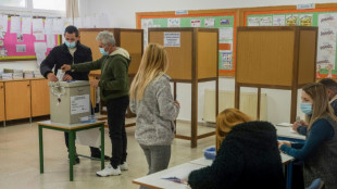 Los chipriotas eligen a su presidente en una elecci&oacute;n re&ntilde;ida