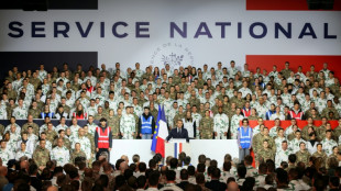 Macron relance le "service national", militaire et volontaire