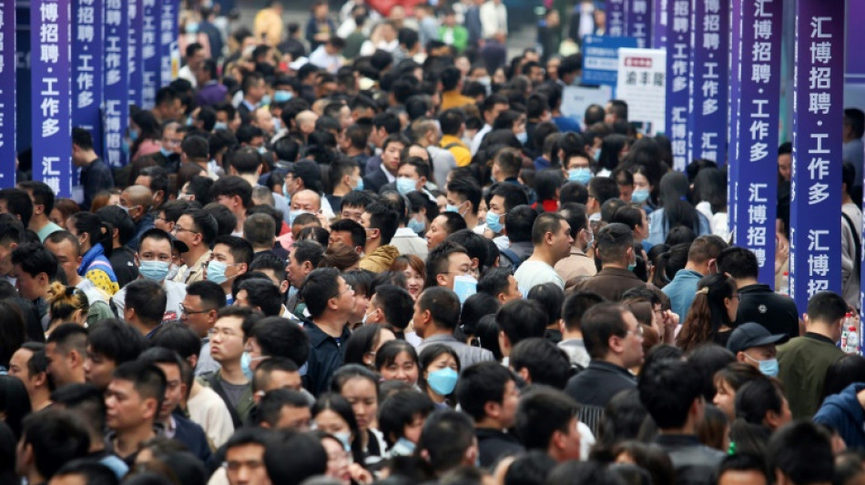 China baja tasas de inter&eacute;s clave para apoyar a una econom&iacute;a en dificultades