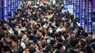 China baja tasas de inter&eacute;s clave para apoyar a una econom&iacute;a en dificultades