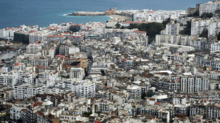 Argelia adopta ley que califica de crimen la colonizaci&oacute;n francesa y pide reparaciones