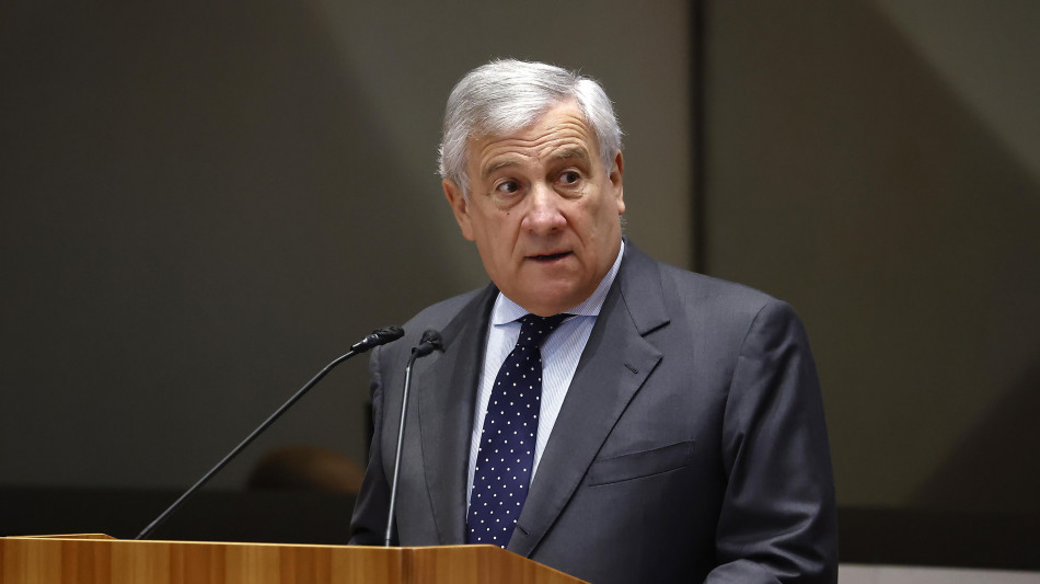 Tajani, Cgil pensa pi&ugrave; a far politica che a tutelare lavoro