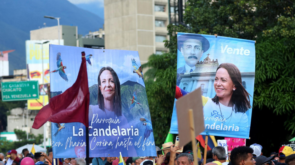 L'opposizione scende in piazza per Corina Machado in Venezuela