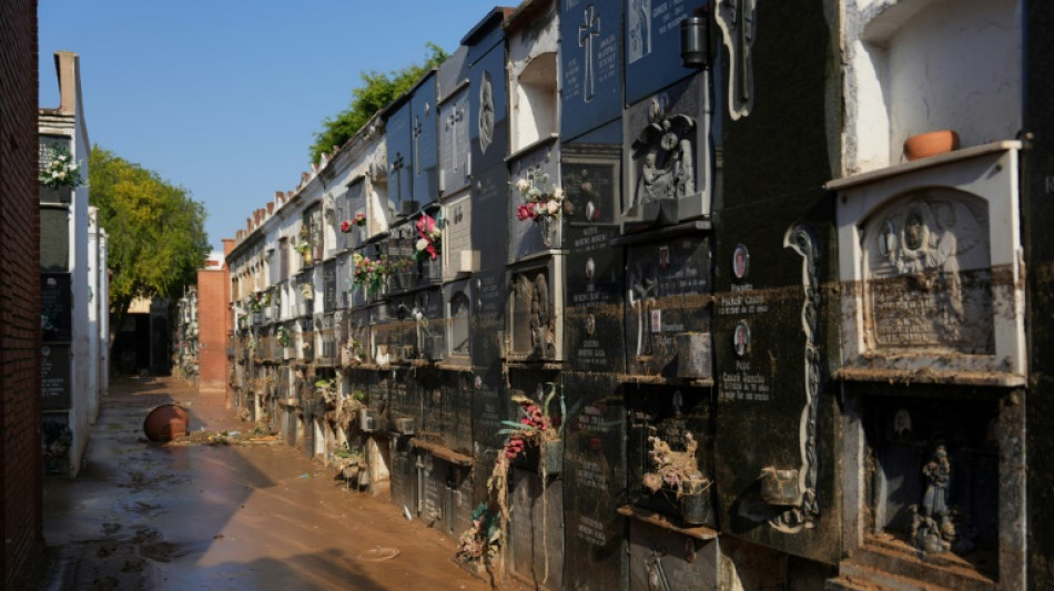 Dans la r&eacute;gion de Valence, le contre-la-montre pour enterrer dignement les victimes