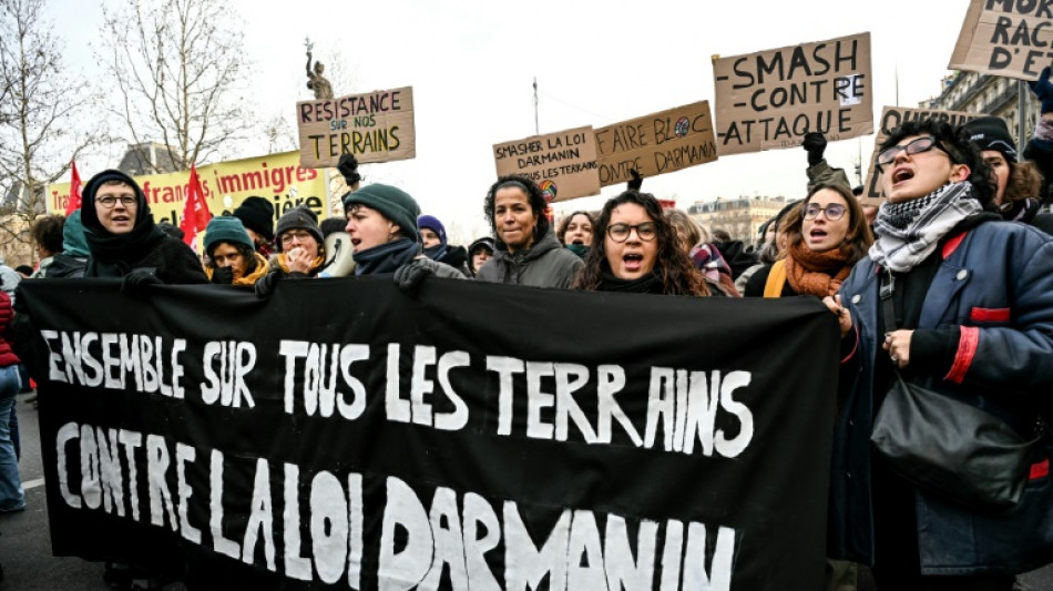 Les opposants &agrave; la loi immigration jettent leurs derni&egrave;res forces dans la rue
