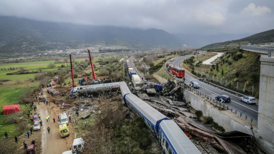 La Gr&egrave;ce sous le choc apr&egrave;s une collision frontale entre deux trains qui a fait au moins 36 morts