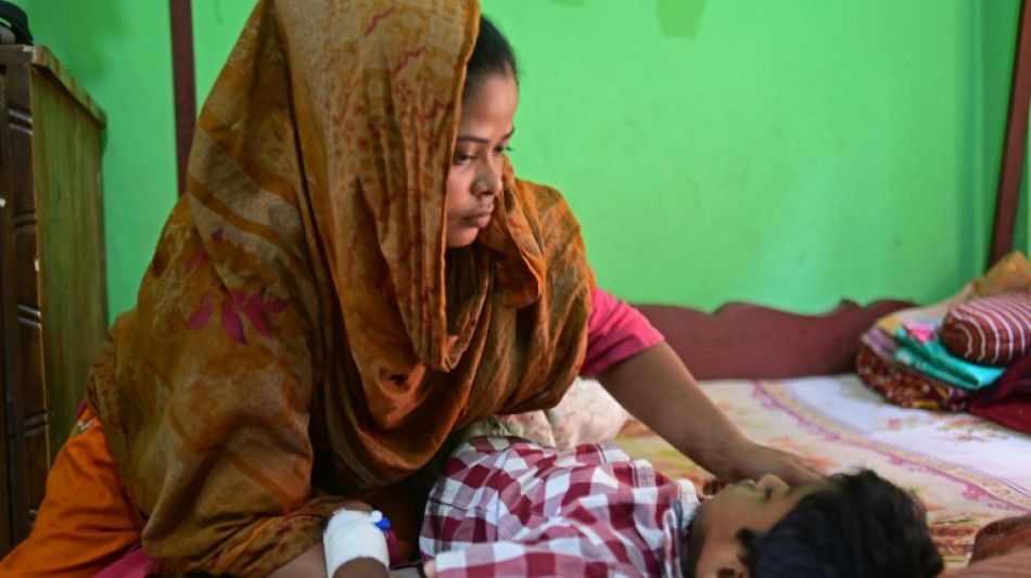 Trabajadores textiles esperan justicia 10 a&ntilde;os despu&eacute;s del derrumbe de una f&aacute;brica en Banglad&eacute;s