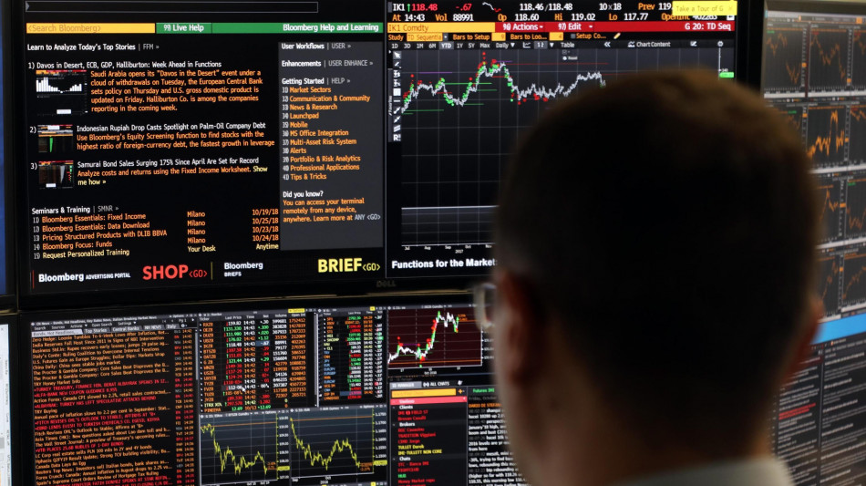 L'argento sfiora gli 83 dollari poi ripiega su quota 80