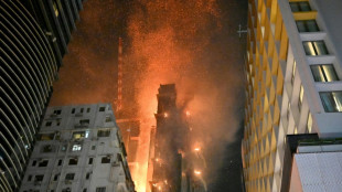 Spectaculaire incendie d'un gratte-ciel en construction &agrave; Hong Kong